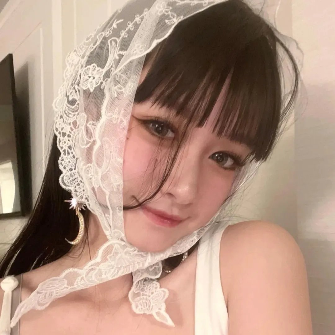 红鞋男子